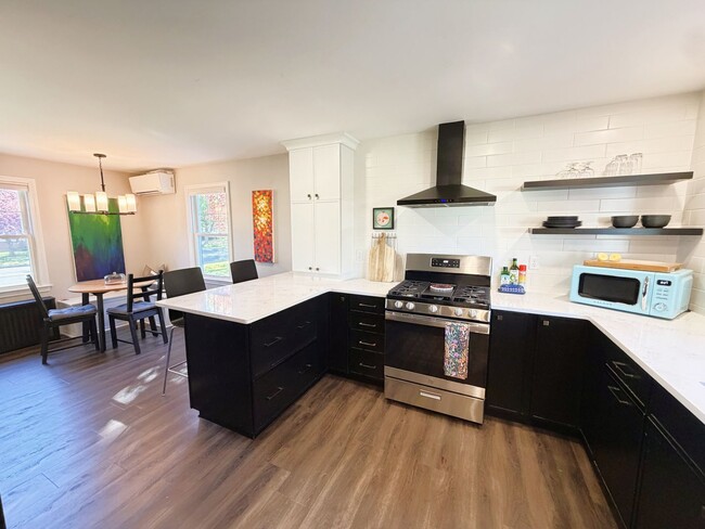 Building Photo - Elegant Single-Family Home with Chef’s Kitchen (Newly Reduced Price)