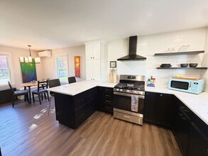 Building Photo - Elegant Single-Family Home with Chef’s Kitchen (Newly Reduced Price)
