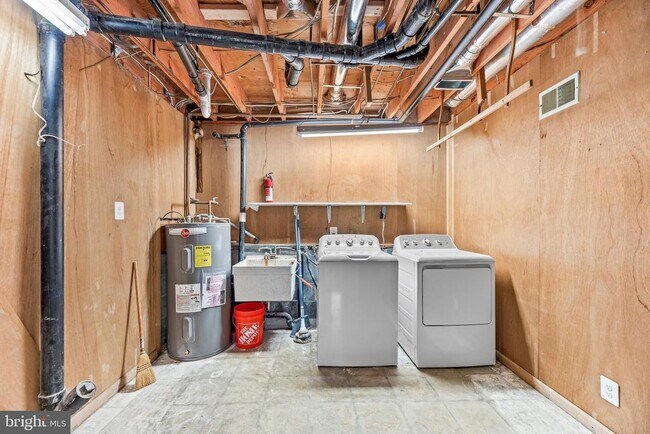 Building Photo - 321 Sun Park Ln