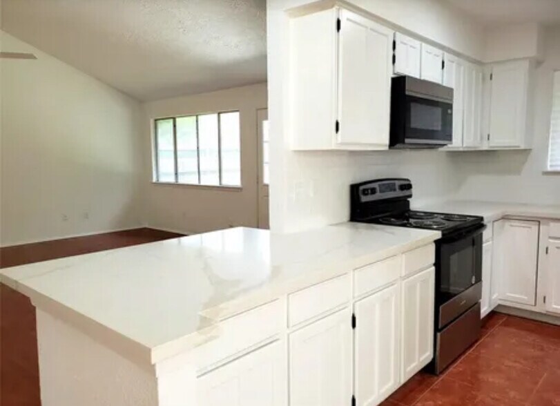 Kitchen - 11918 Loveland Pass Dr