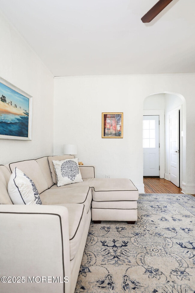 Building Photo - 17 Beach Rd