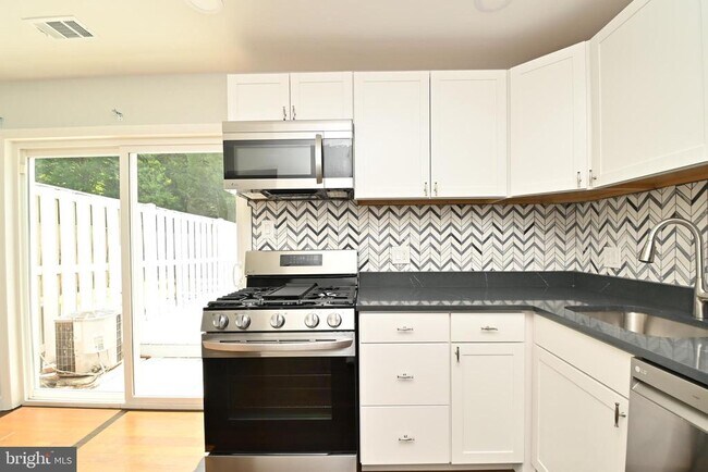 Building Photo - 2125 Ferguson Pl