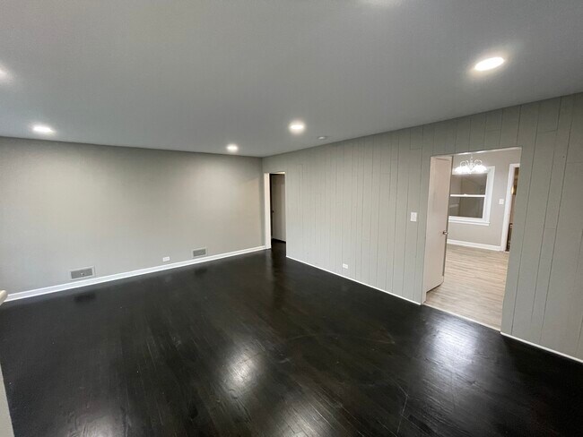 Living Room view 3 - 1550 Oakwood Ave