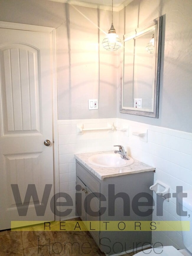 Building Photo - Comfortable 3-Bed, 2-Bath Rental in Quiet ...