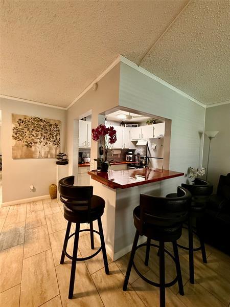 Building Photo - 355 Oakridge T