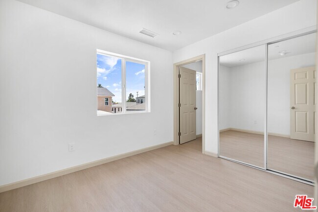Building Photo - 1120 W 110th St