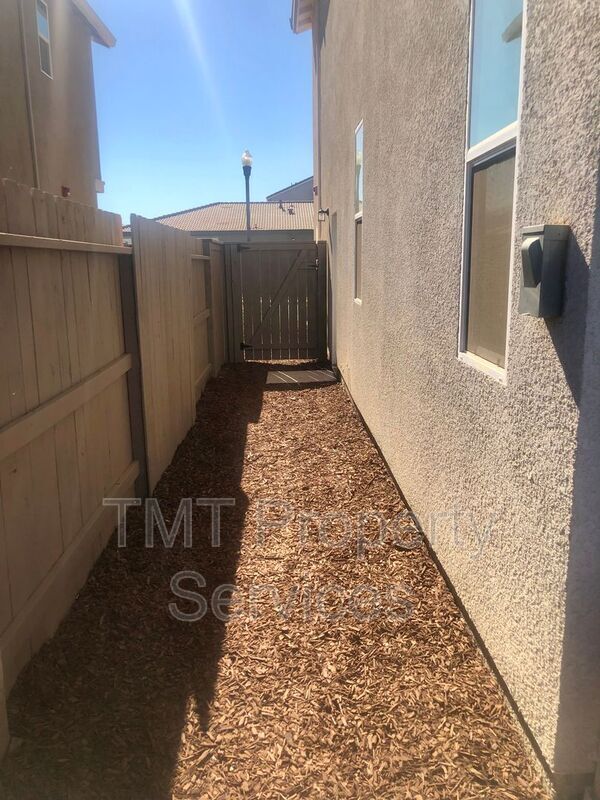 Building Photo - 8194 Champart Cir
