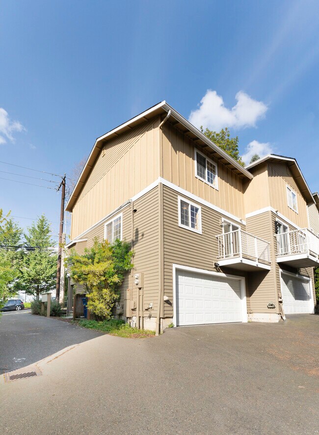 Building Photo - 1625 S Weller St