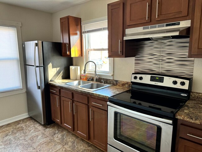 Building Photo - 3 bedroom Kenosha cape cod