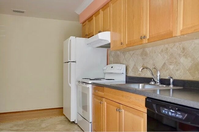 Building Photo - 325 Malverne Rd