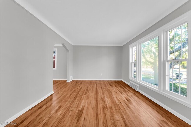 Building Photo - 21550 Miller Ave