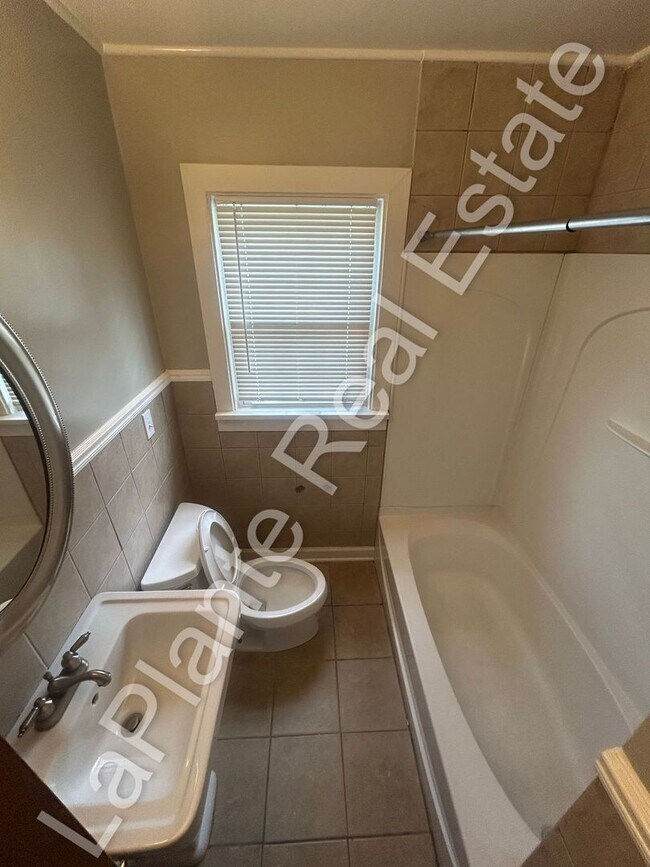 Building Photo - 1235 Glenview Rd