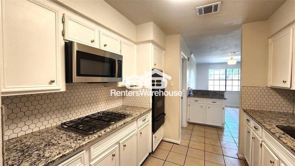 Building Photo - 2702 Foliage Green Dr