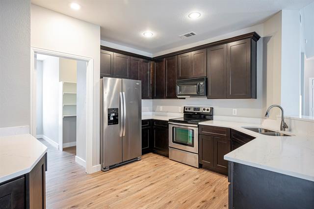 Building Photo - 9902 Maple Dr