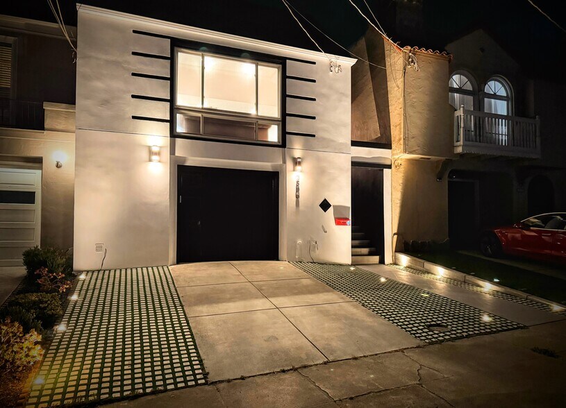 Building Photo - 2806 36th Ave