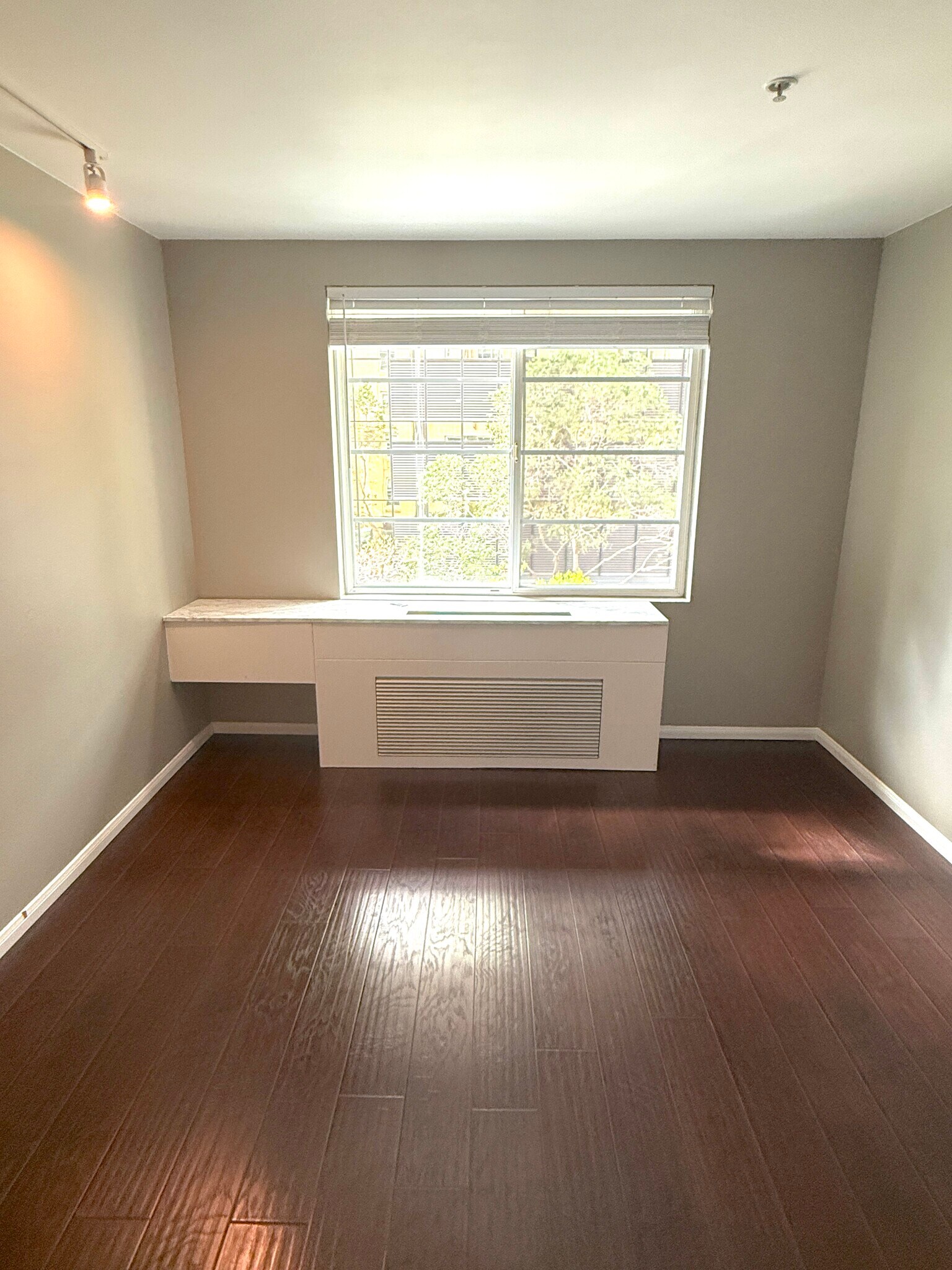 Building Photo - 1435 India St