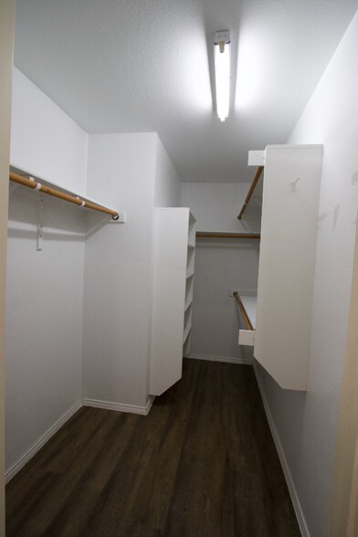 Building Photo - 3605 Villanova Dr