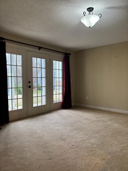 Primary Photo - 503 Pelham Square Way