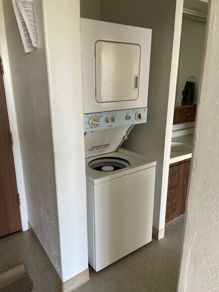 Building Photo - 98-410 Koauka Loop