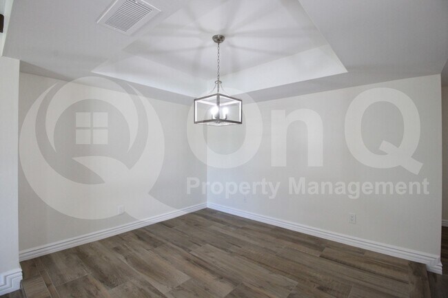 Building Photo - 2439 E Mercer Ln