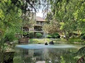 Building Photo - Beautifully Renovated Townhome at Woodvine
