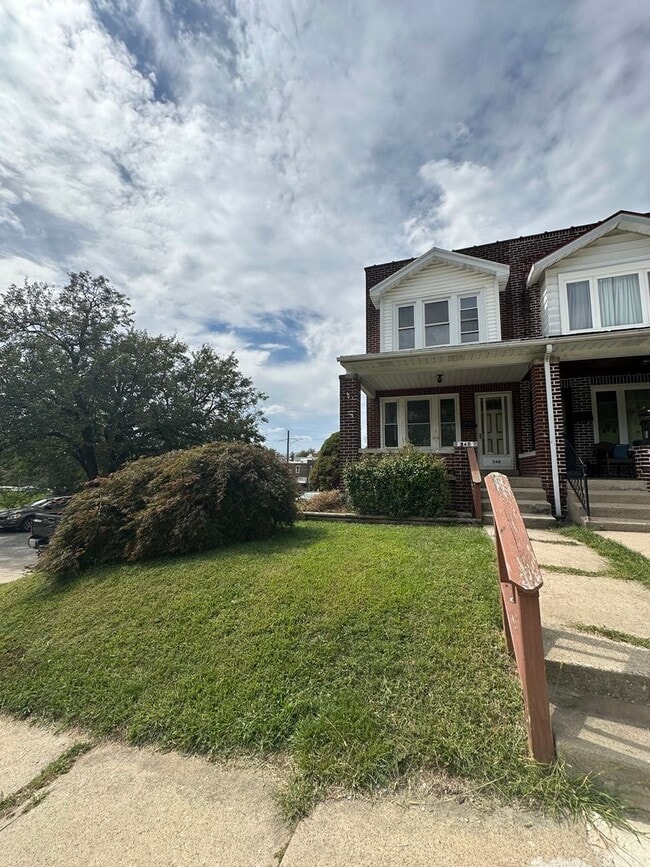 Primary Photo - Large end of row 3 bedroom home located in...