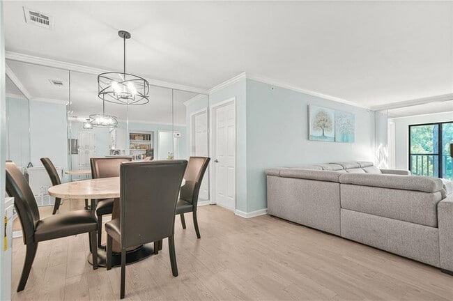 Building Photo - 27404 Plantation Dr NE