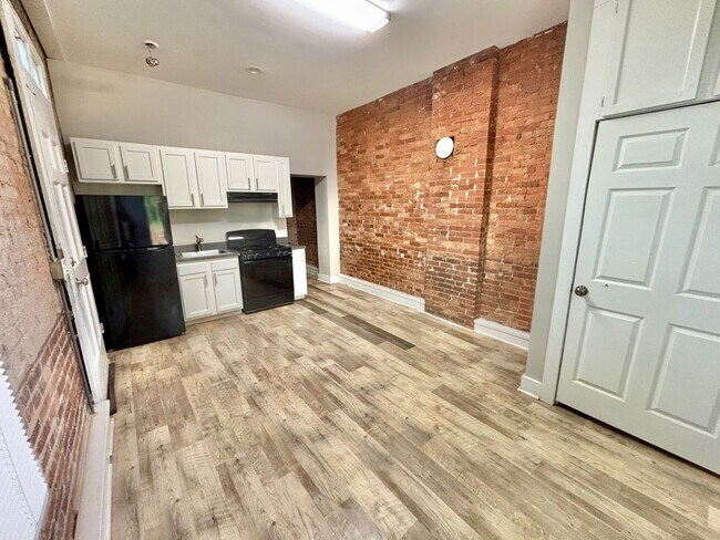 Building Photo - 524 N 26th St