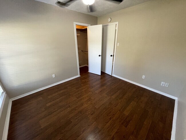 Building Photo - 9015 Eldora Dr