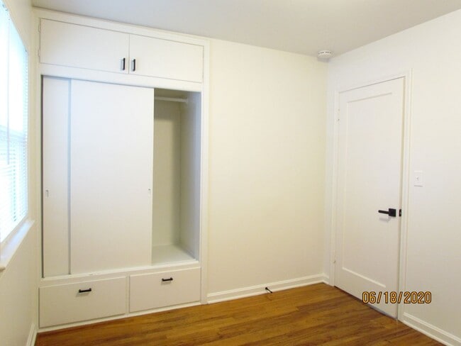 Building Photo - Roommate Needed for 3 Bed Home Close to Bo...
