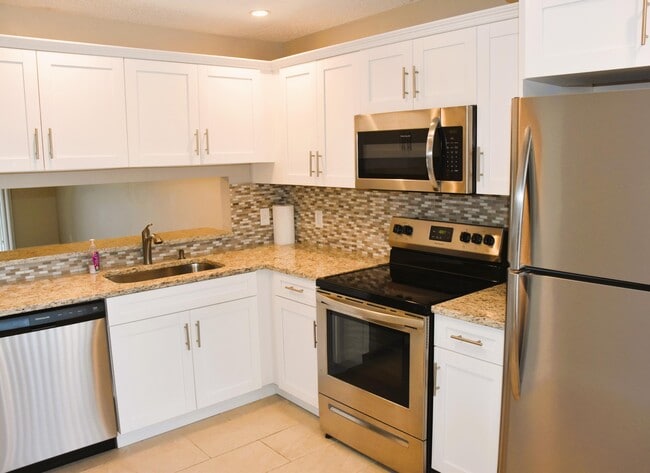 Building Photo - 163 Pinewood Ct