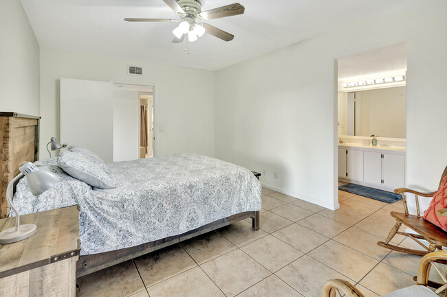 Building Photo - 12621 Westhampton Cir