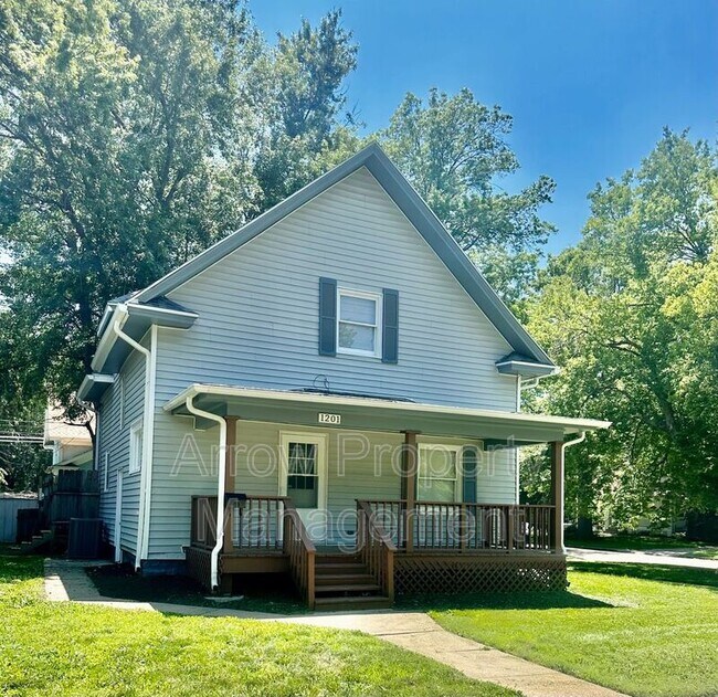 Primary Photo - 1201 Peach St