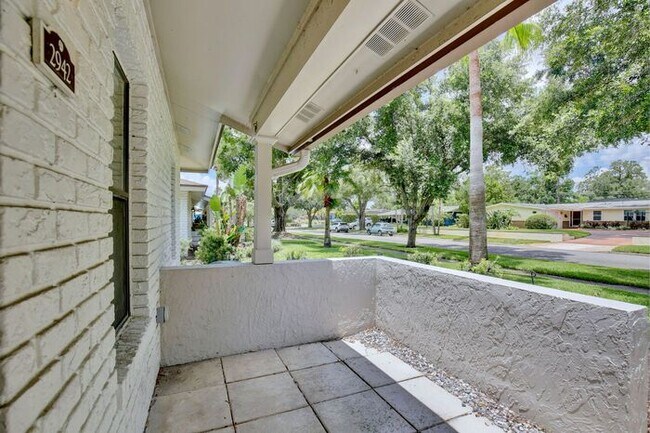 Building Photo - Charming First-Floor 1BR in Audubon Park · In-Unit Laundry · Community Pool with Lake Druid View ...
