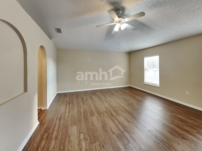 Building Photo - 12916 Parkington Dr