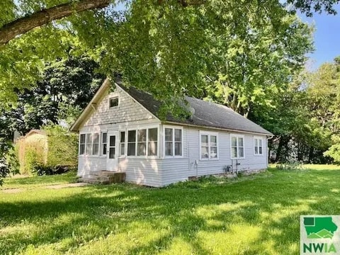 Building Photo - 122 Walnut St