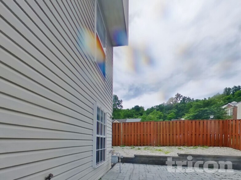 Building Photo - 2029 S Anvil Ln