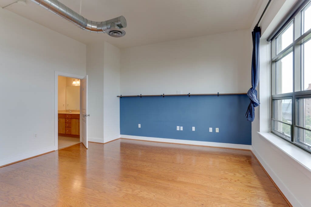 Building Photo - 123 College Pl