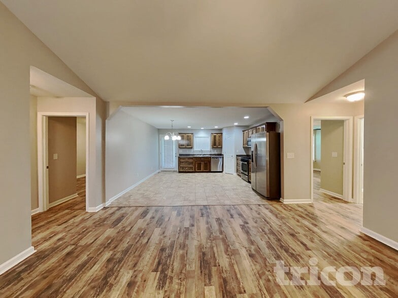 Building Photo - 1901 Susan Rd