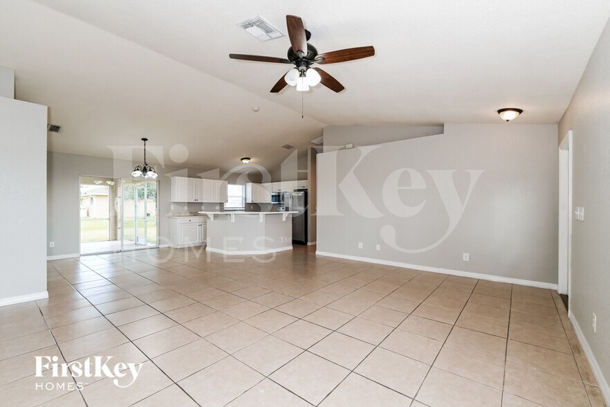 Building Photo - 1412 NW 12th Pl