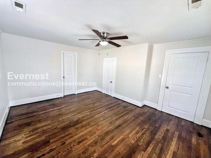 Building Photo - 745 82nd Pl S