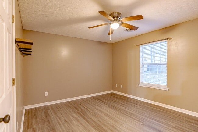 Building Photo - 115 Ivy Pointe Dr