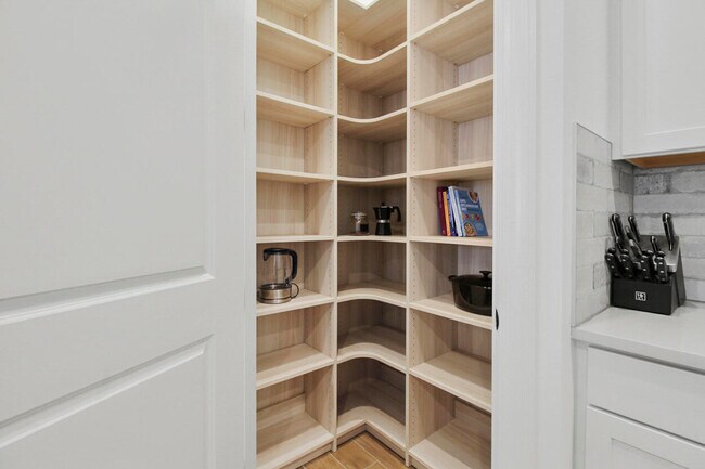 Building Photo - 10369 Northbrook Cir