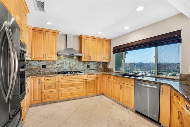 Building Photo - Luxury View Home On Canyon Rim
