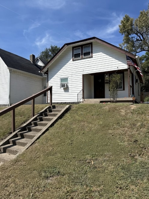 Building Photo - 866 W 25th St