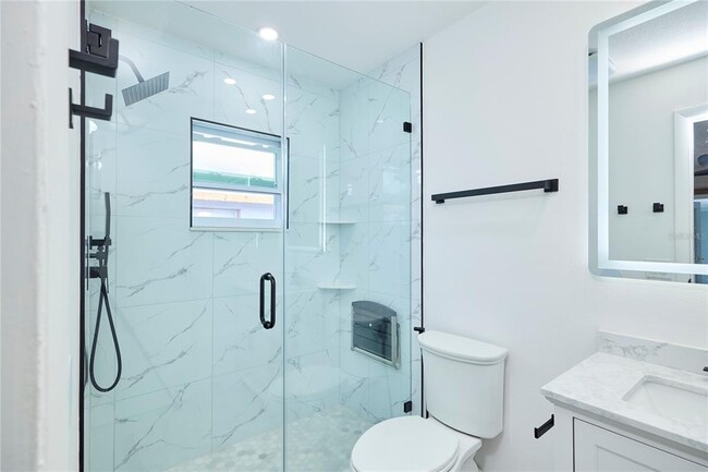 Building Photo - 6804 N Hubert Ave