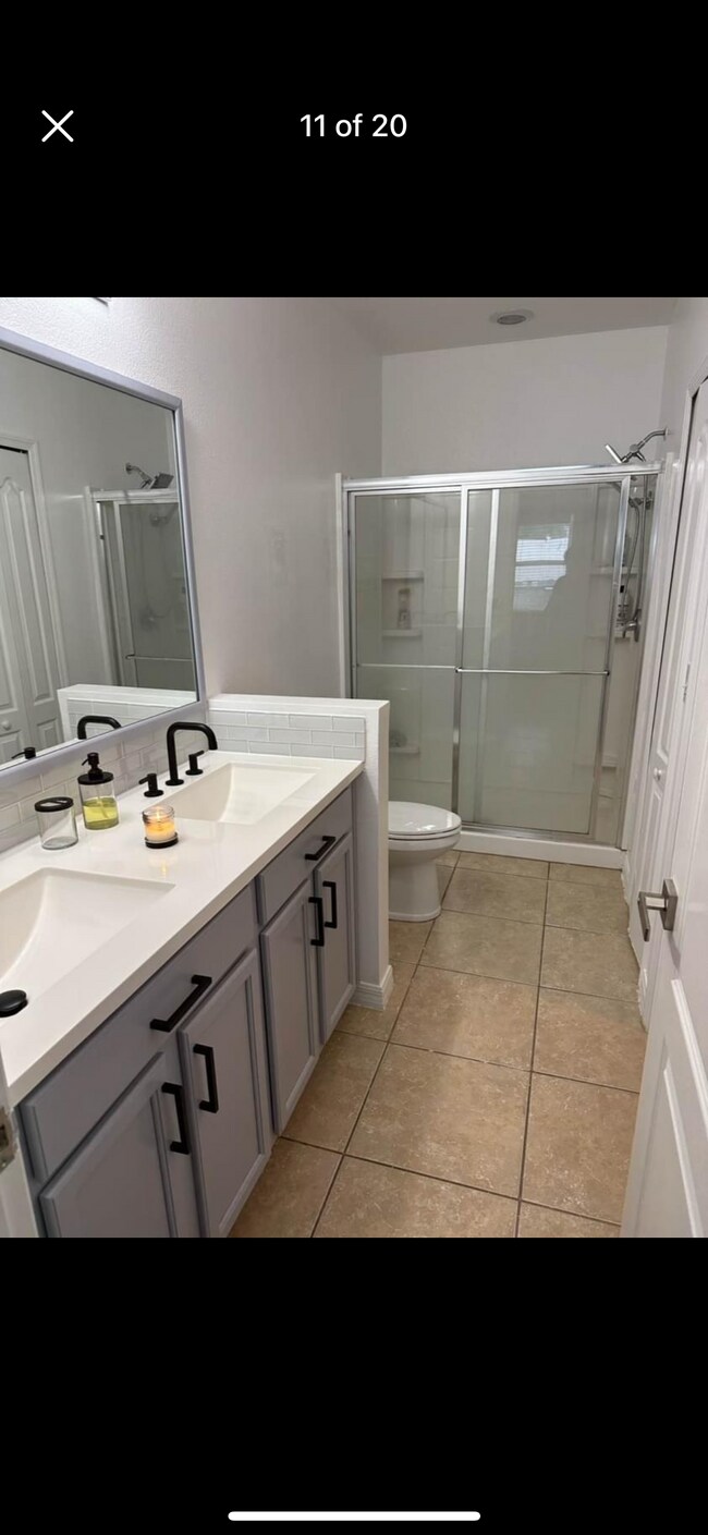 Master bathroom - 174 Prairie Falcon Dr