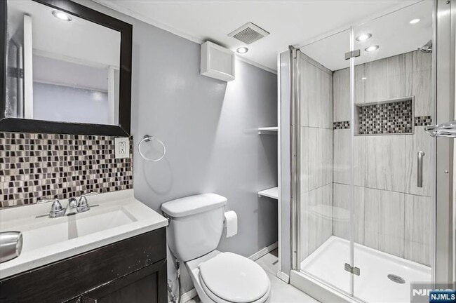 Building Photo - 79 Lincoln Ave