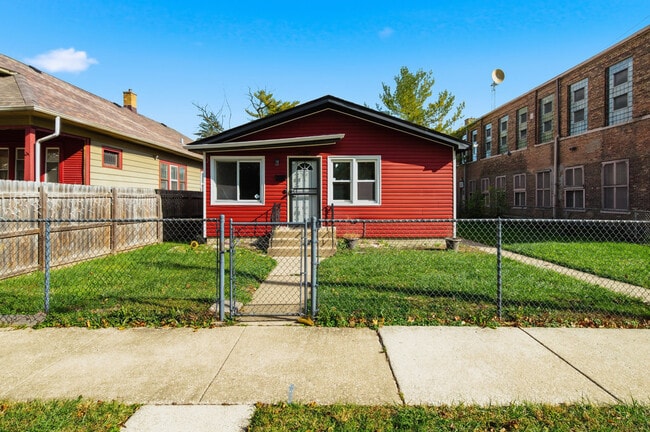 Building Photo - 14921 Lincoln Ave