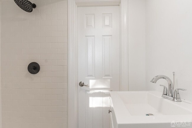 Building Photo - 21 Heathcote Ave